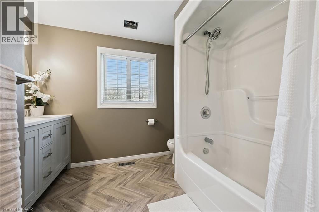 254 AUBURN DRIVE Image 17