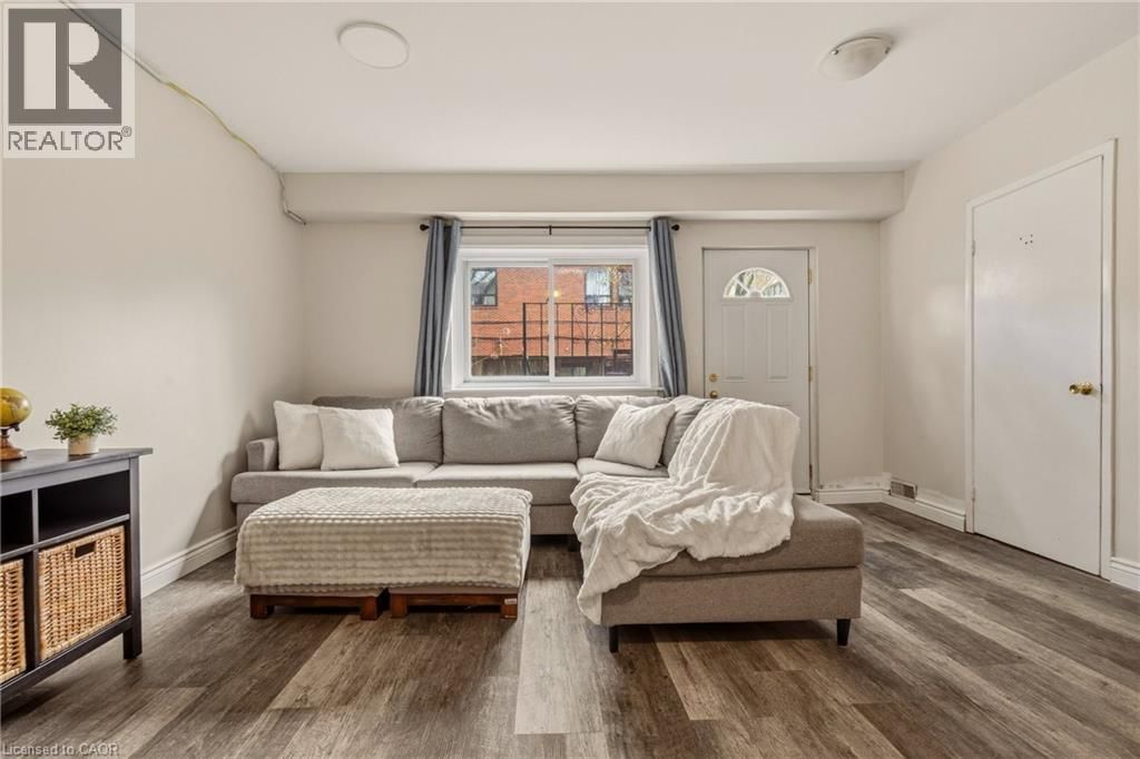 6 - 23 WATSONS LANE Image 30