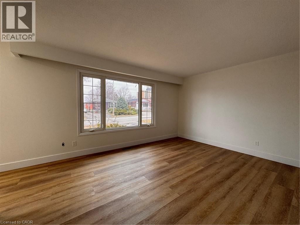 Upper - 23 ARROWHEAD CRESCENT Image 10