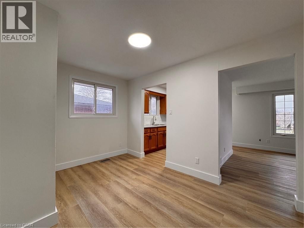 Upper - 23 ARROWHEAD CRESCENT Image 2