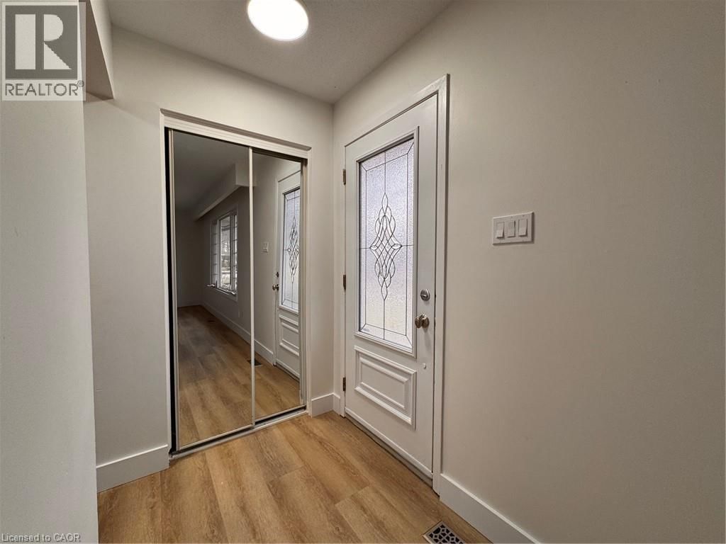 Upper - 23 ARROWHEAD CRESCENT Image 3