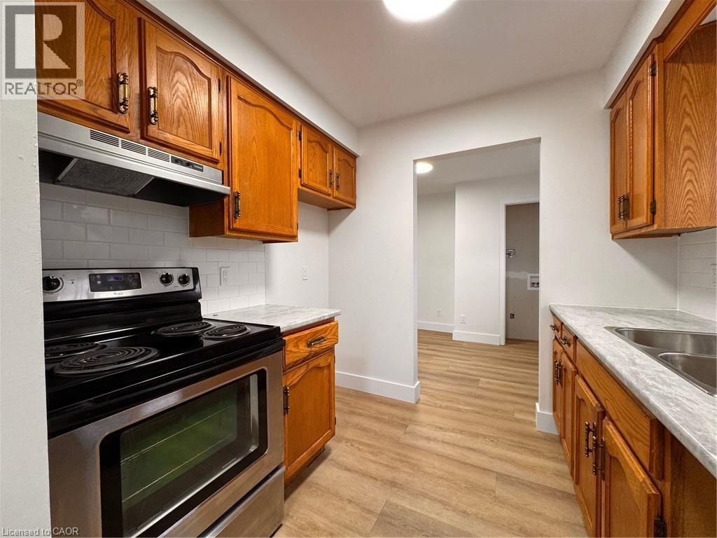 Upper - 23 ARROWHEAD CRESCENT Image 7