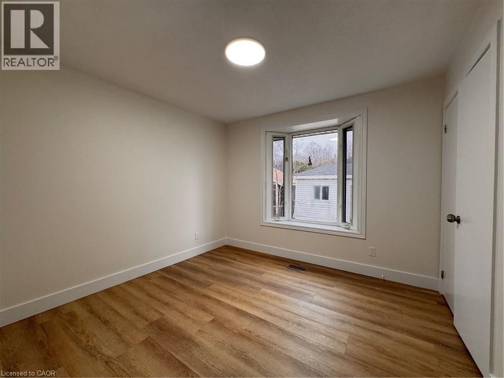 Upper - 23 ARROWHEAD CRESCENT Image 8