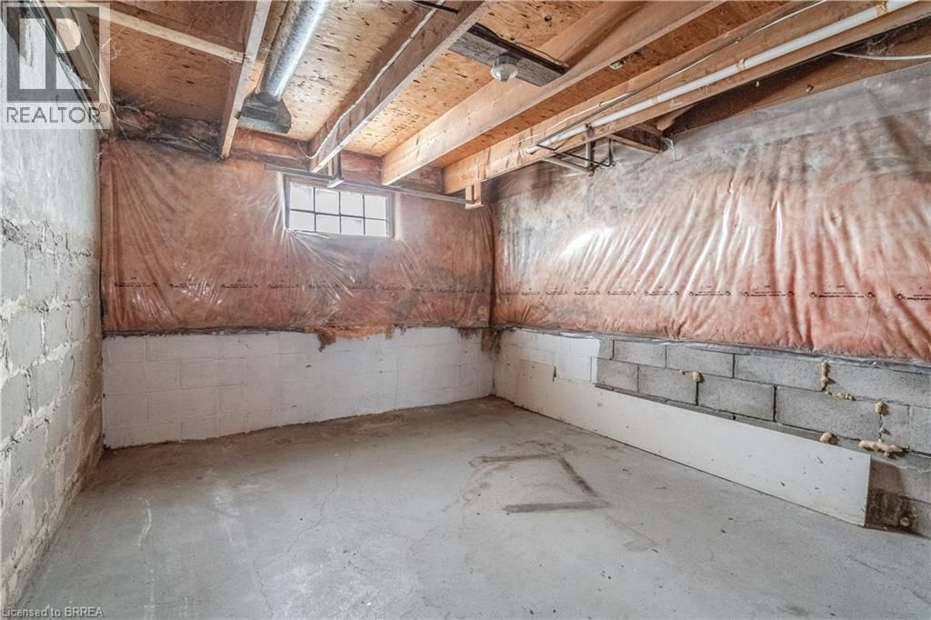 978 NORFOLK STREET NORTH Image 10