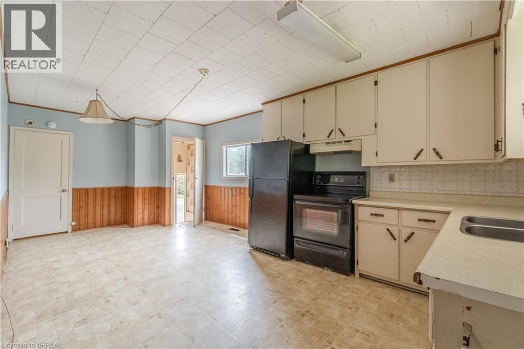 978 NORFOLK STREET NORTH Image 4