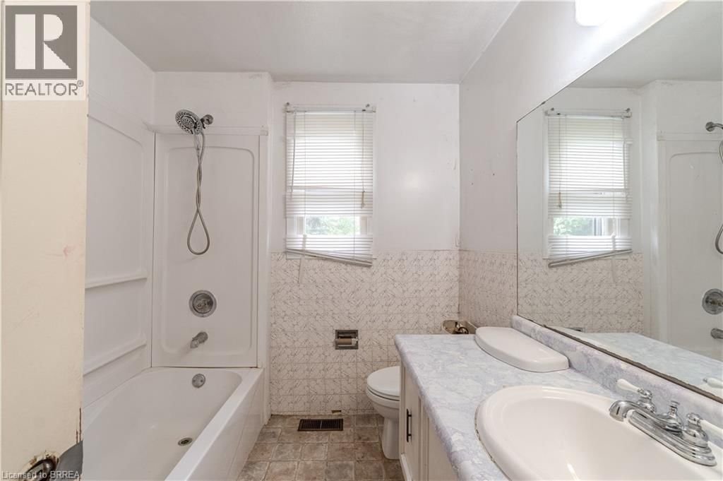 978 NORFOLK STREET NORTH Image 5