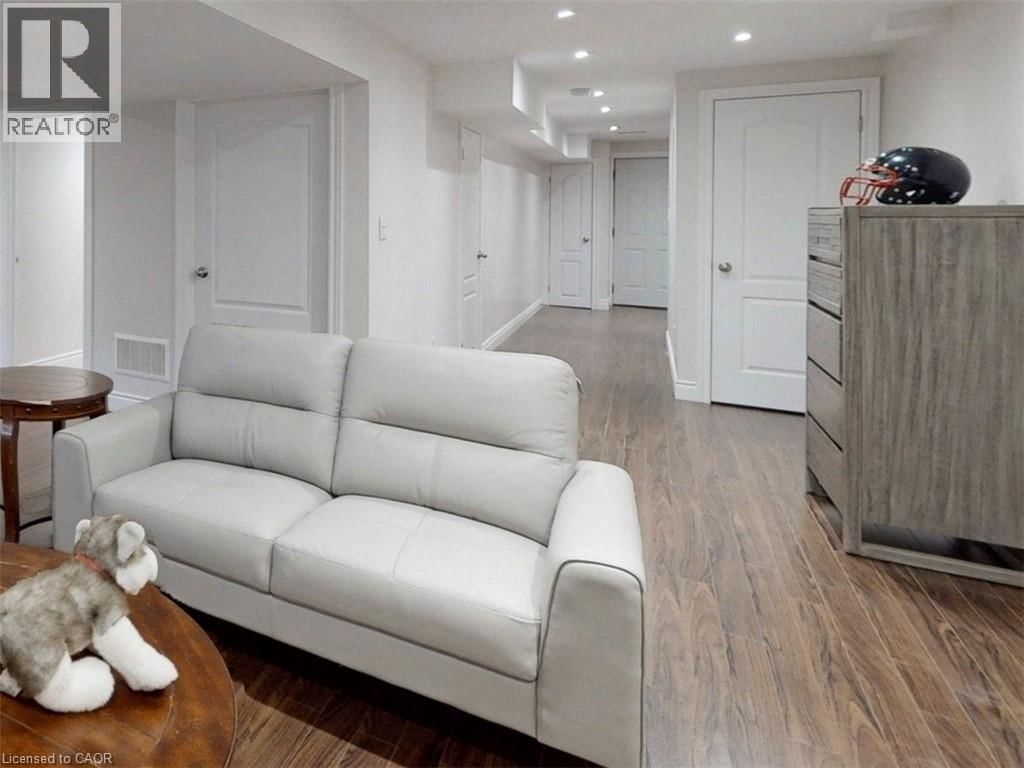 34 FOREST VALLEY CRESCENT Image 39