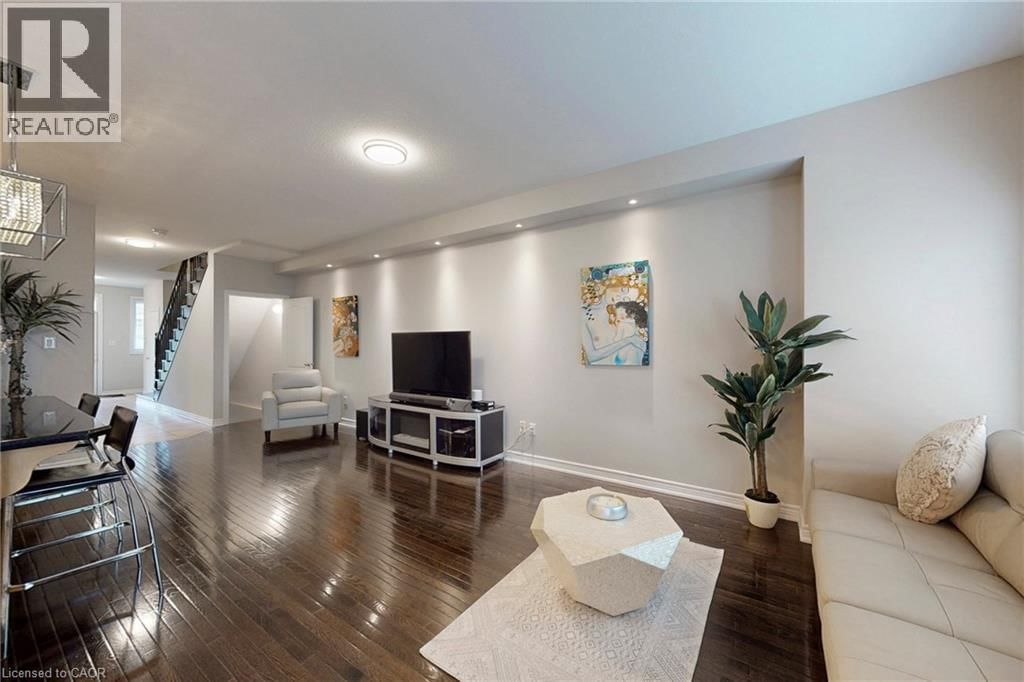 34 FOREST VALLEY CRESCENT Image 8