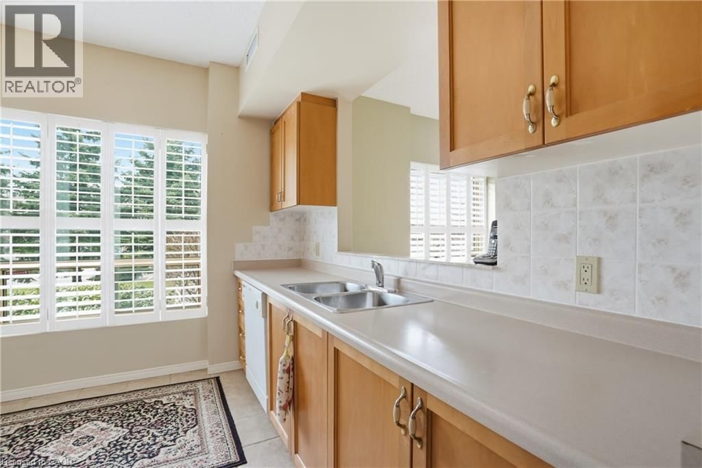 108 - 3497 UPPER MIDDLE ROAD Image 13