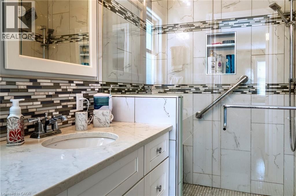 108 QUEENSWAY DRIVE Image 21