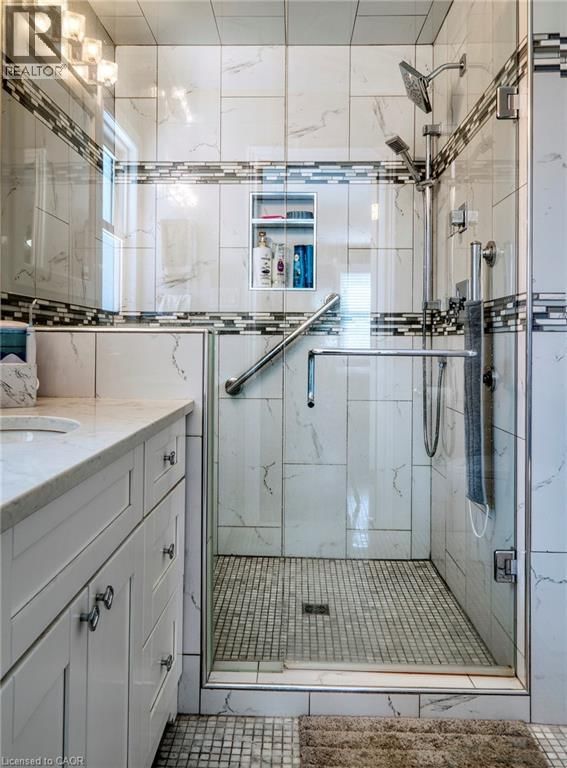 108 QUEENSWAY DRIVE Image 22