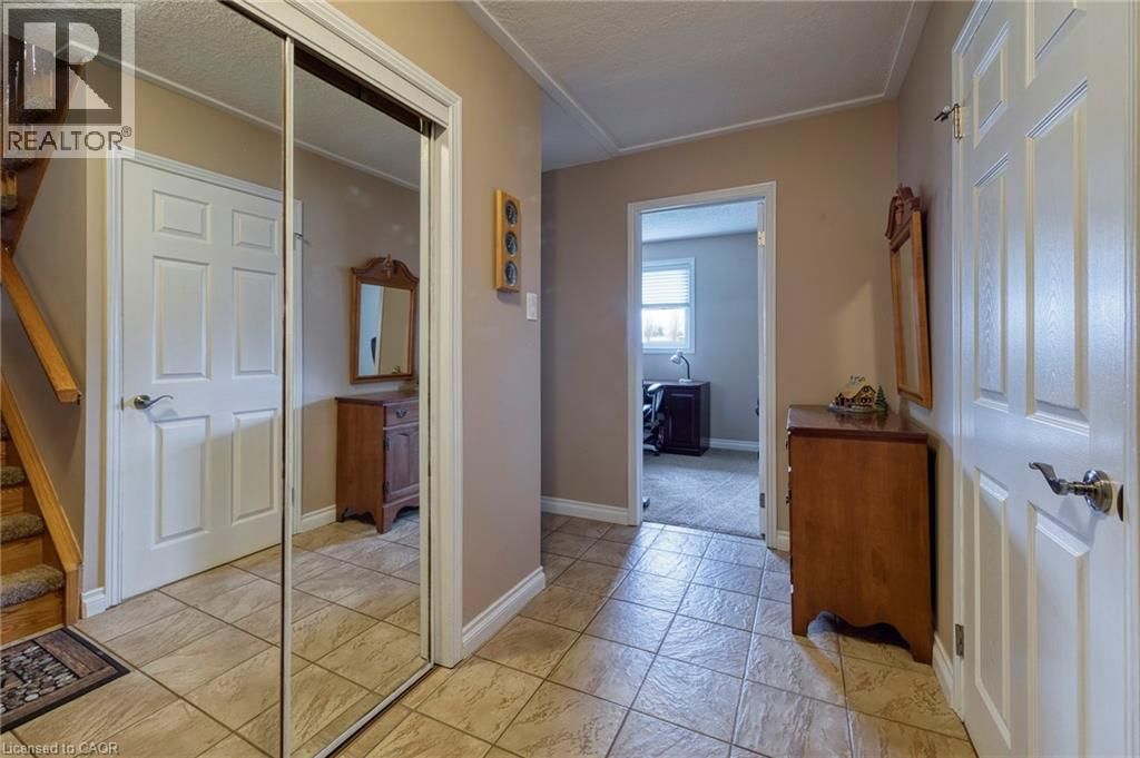 108 QUEENSWAY DRIVE Image 25