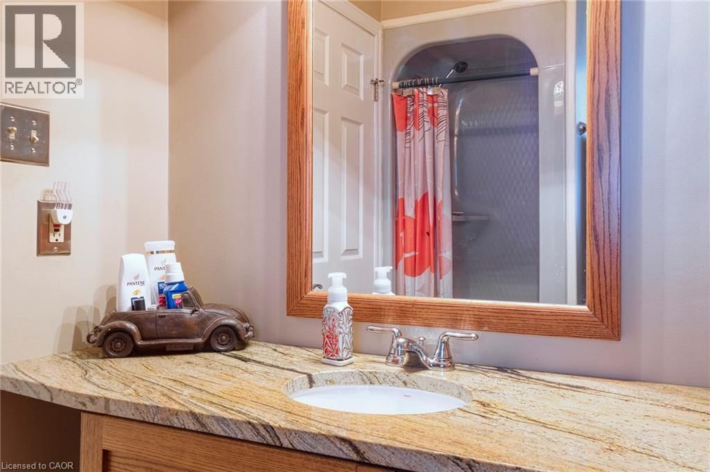 108 QUEENSWAY DRIVE Image 29