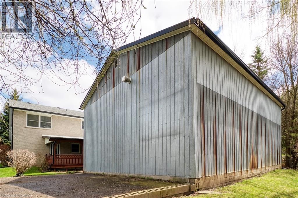 108 QUEENSWAY DRIVE Image 3