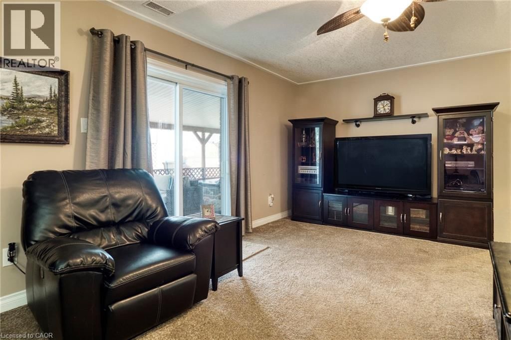 108 QUEENSWAY DRIVE Image 33