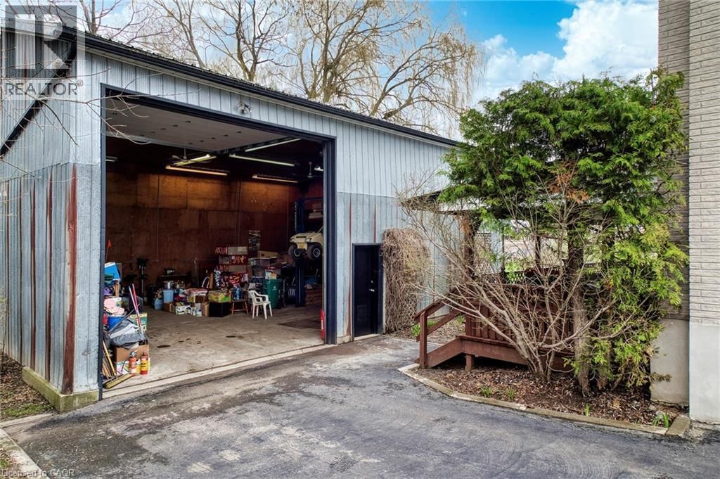 108 QUEENSWAY DRIVE Image 37