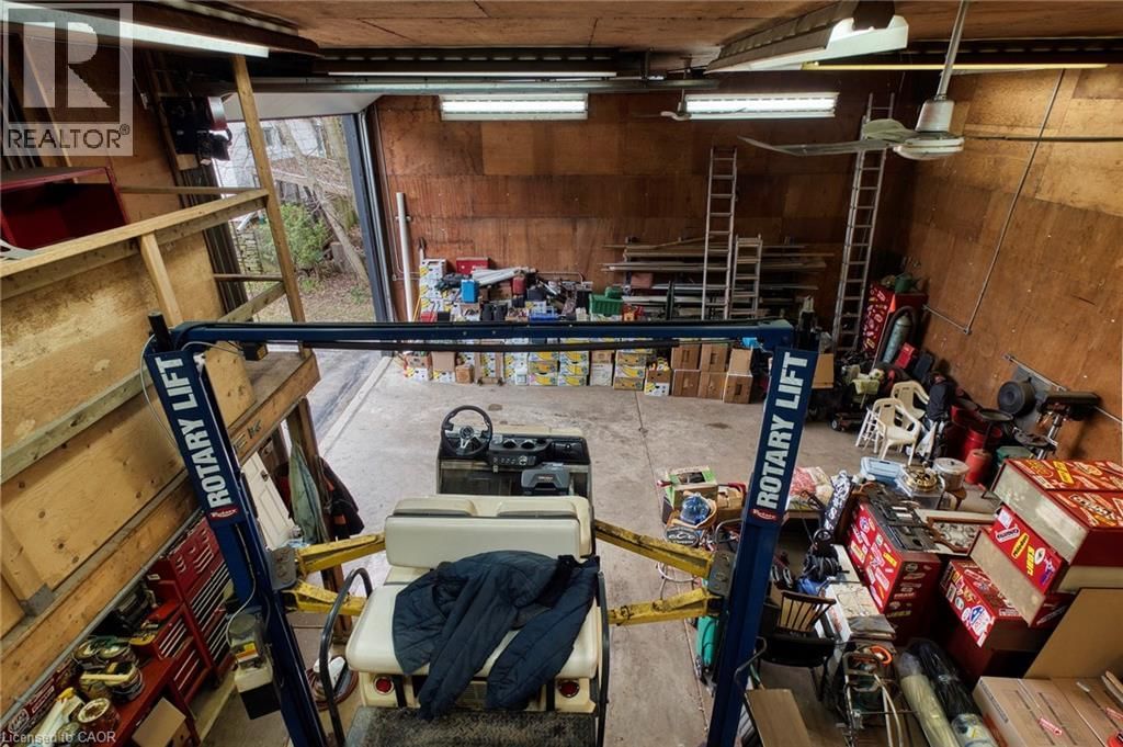 108 QUEENSWAY DRIVE Image 40