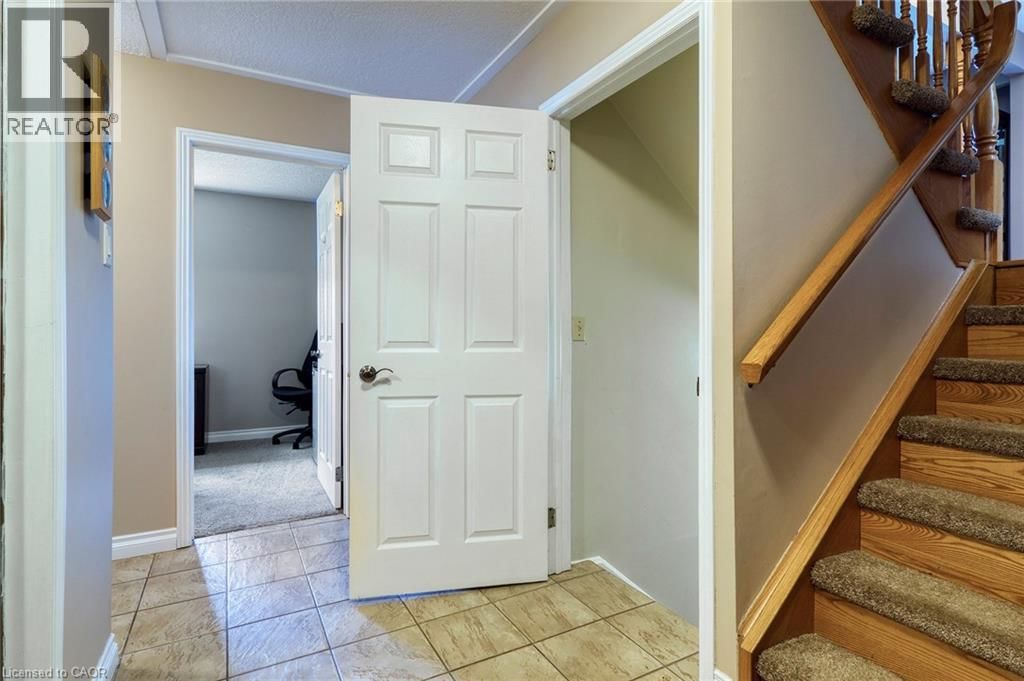 108 QUEENSWAY DRIVE Image 42