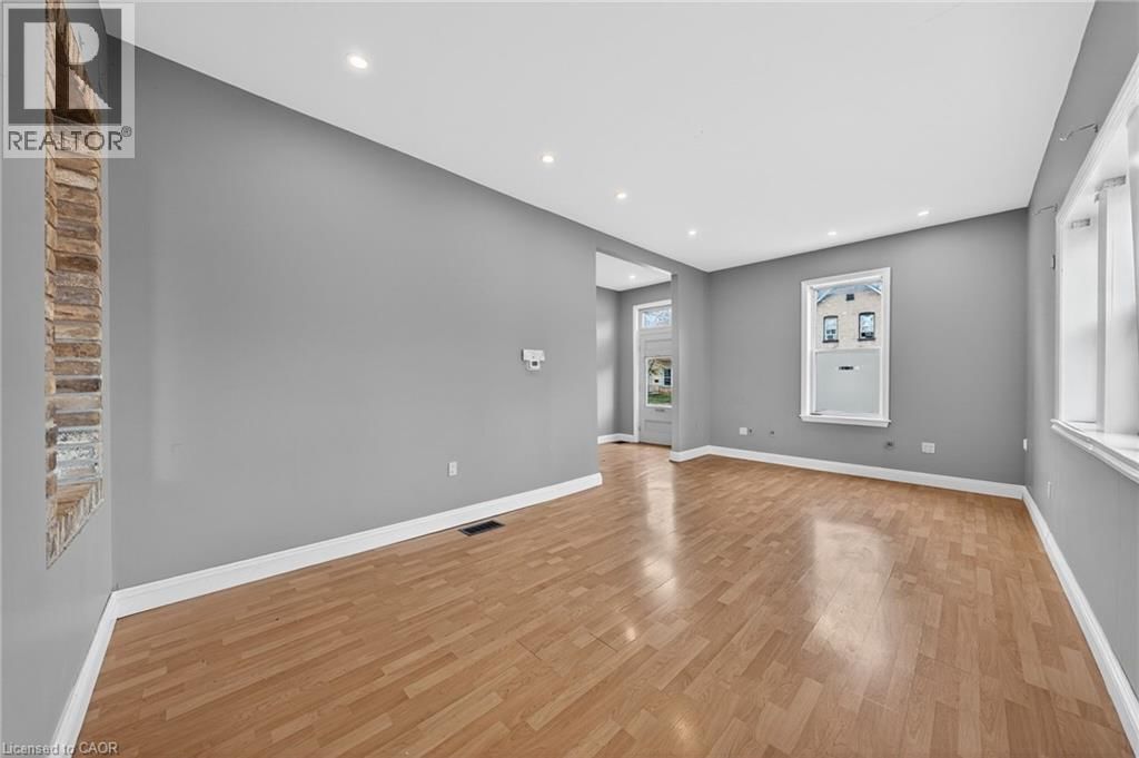 12 FLEET STREET Image 7