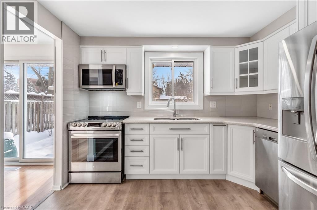 111 MANOR DRIVE Image 15