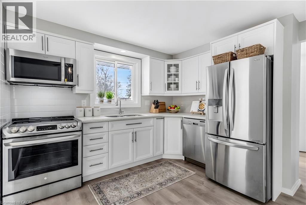 111 MANOR DRIVE Image 16