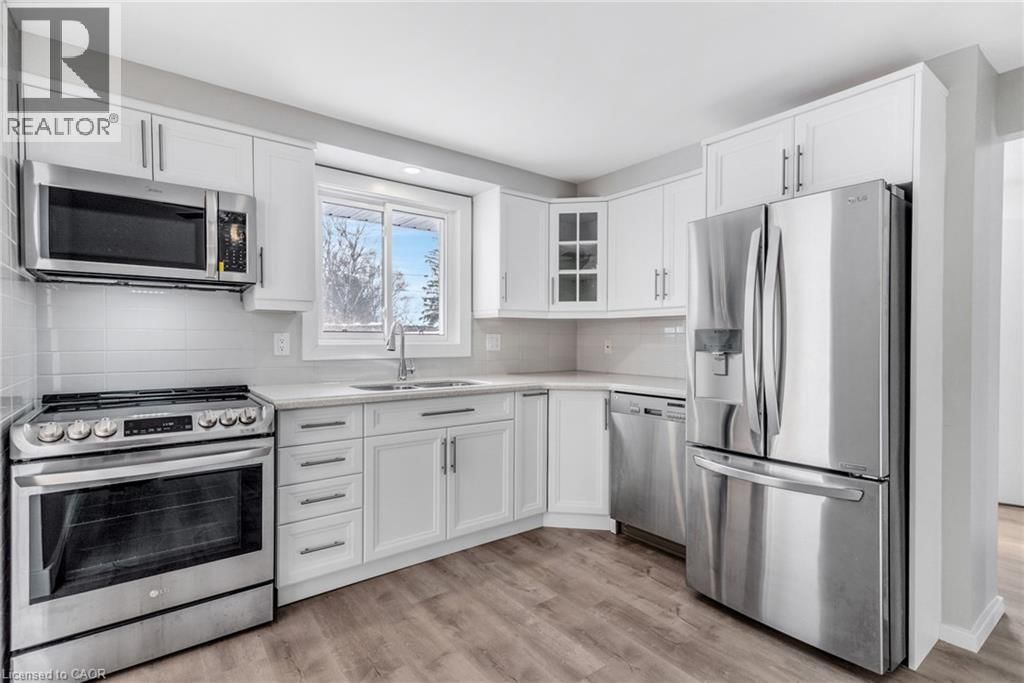 111 MANOR DRIVE Image 17