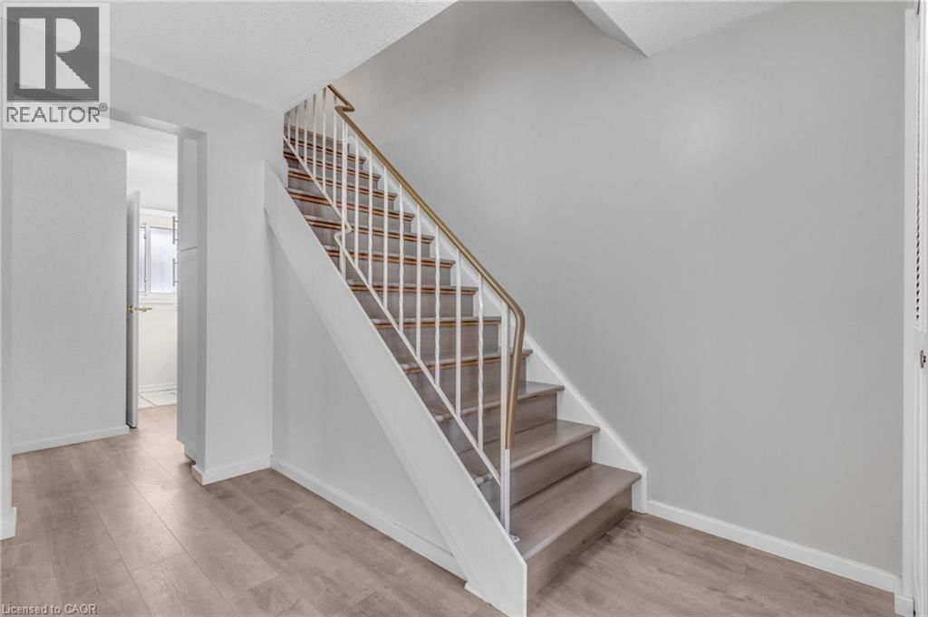 111 MANOR DRIVE Image 4