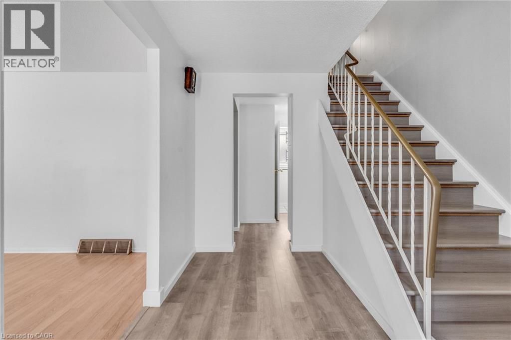 111 MANOR DRIVE Image 5