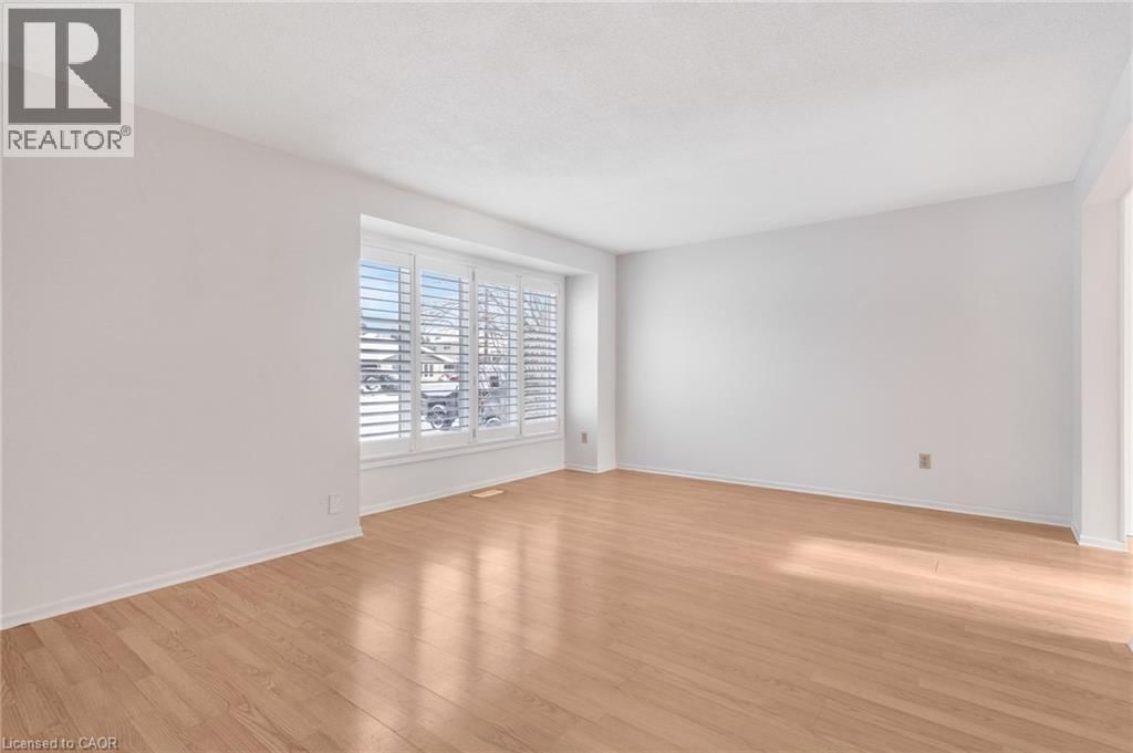 111 MANOR DRIVE Image 8