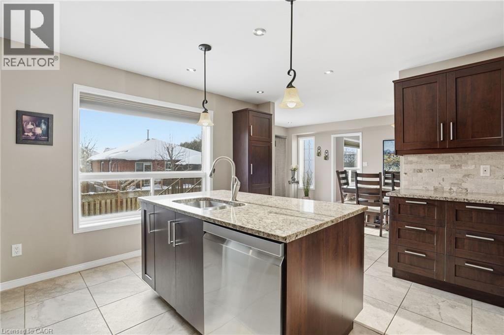 73 RILEY STREET Image 14