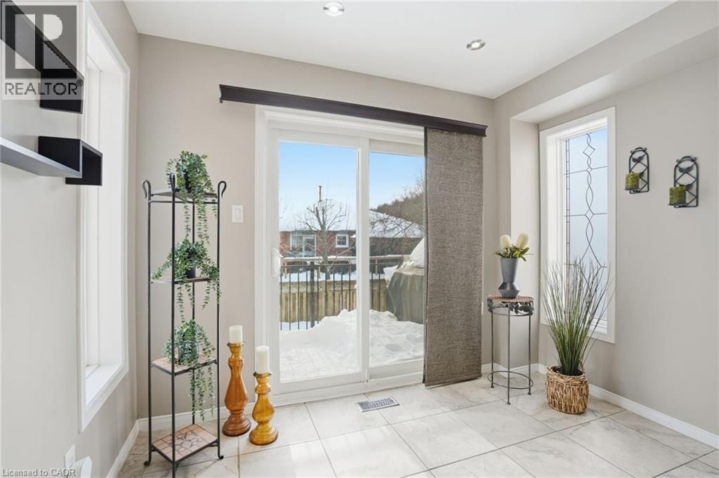 73 RILEY STREET Image 9