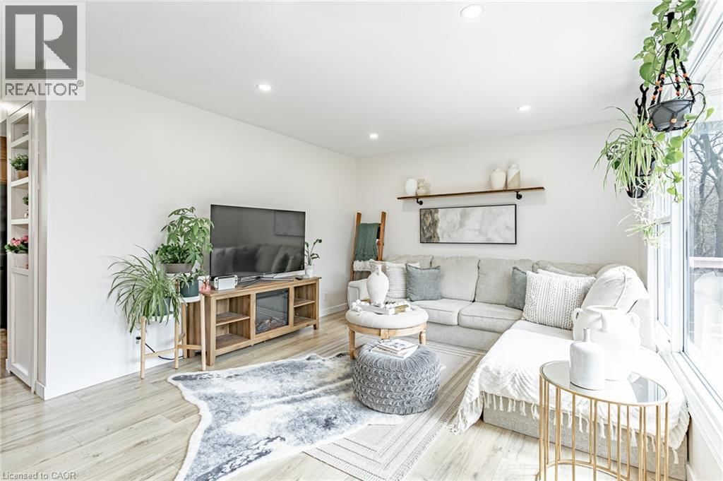 23 DOVER STREET Image 17