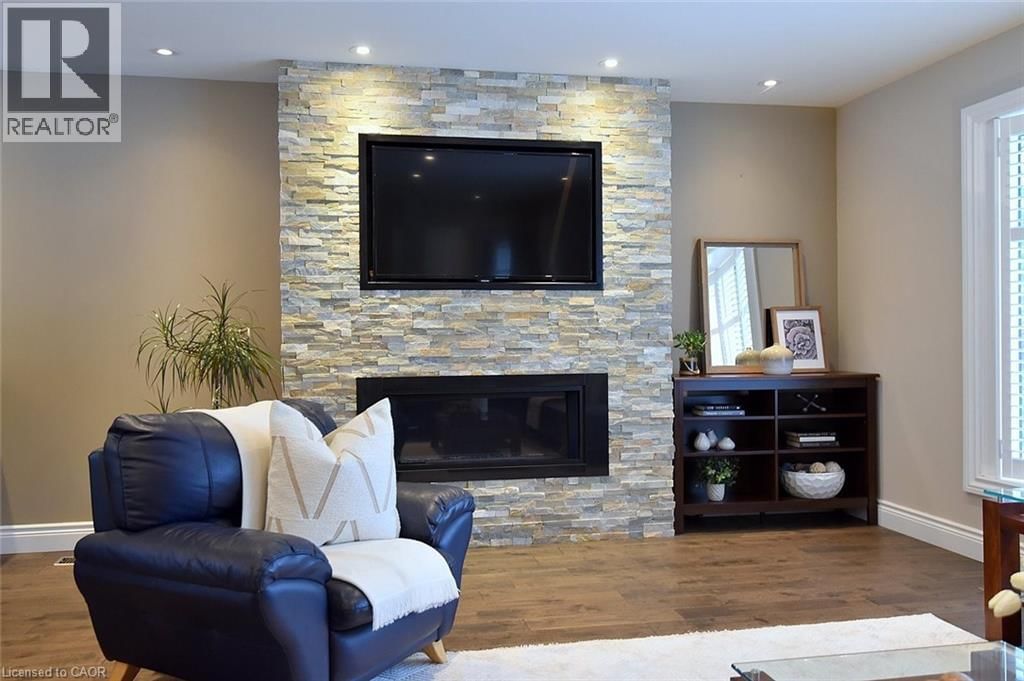 626 VANDERBURGH DRIVE Image 5