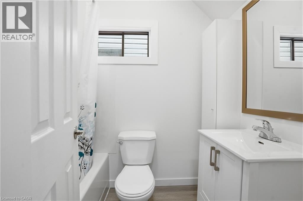 14 AVENUE PLACE Image 15