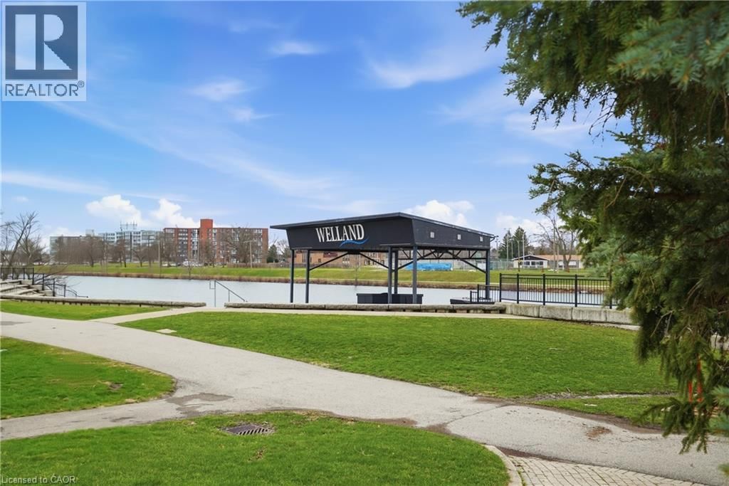 14 AVENUE PLACE Image 19