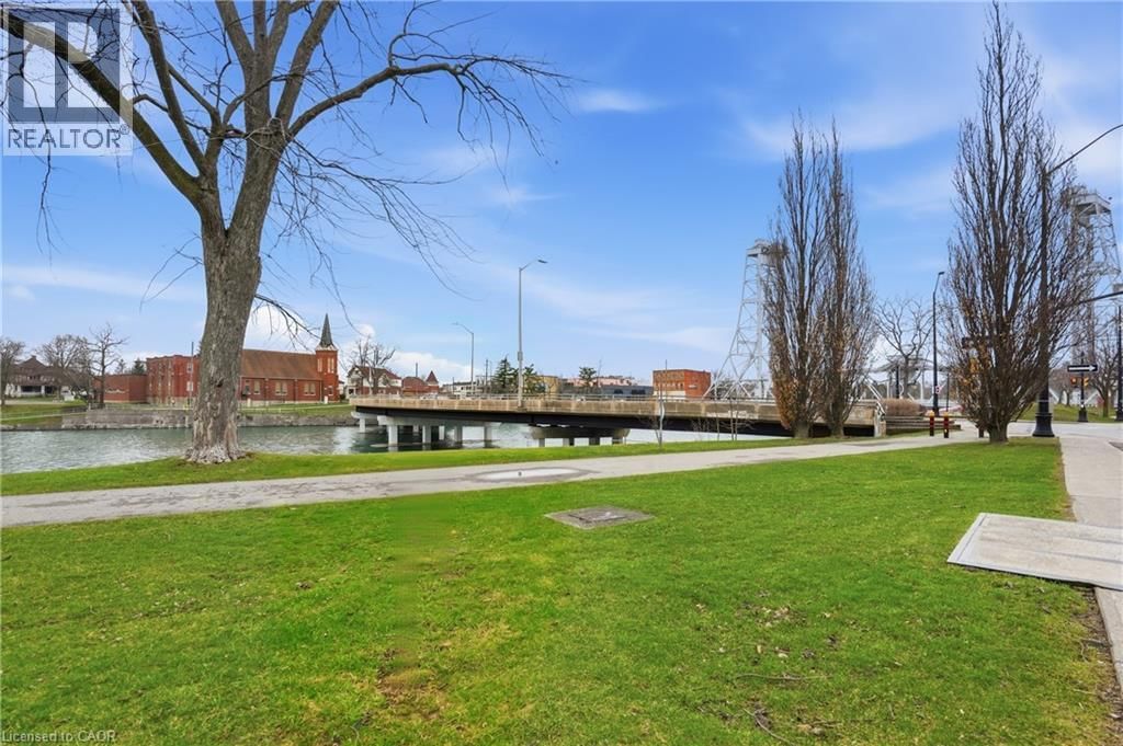 14 AVENUE PLACE Image 20