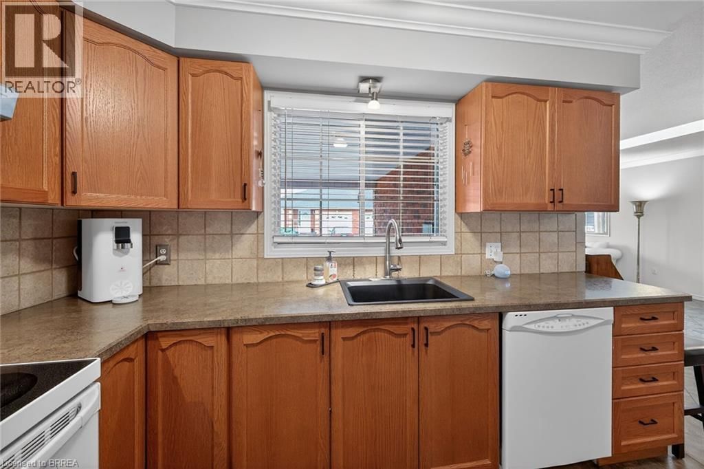 44 - 570 WEST STREET Image 8