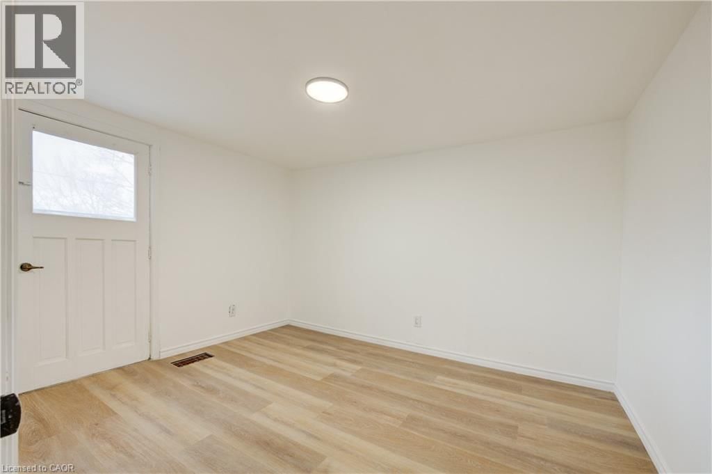 524 SIMCOE STREET Image 10