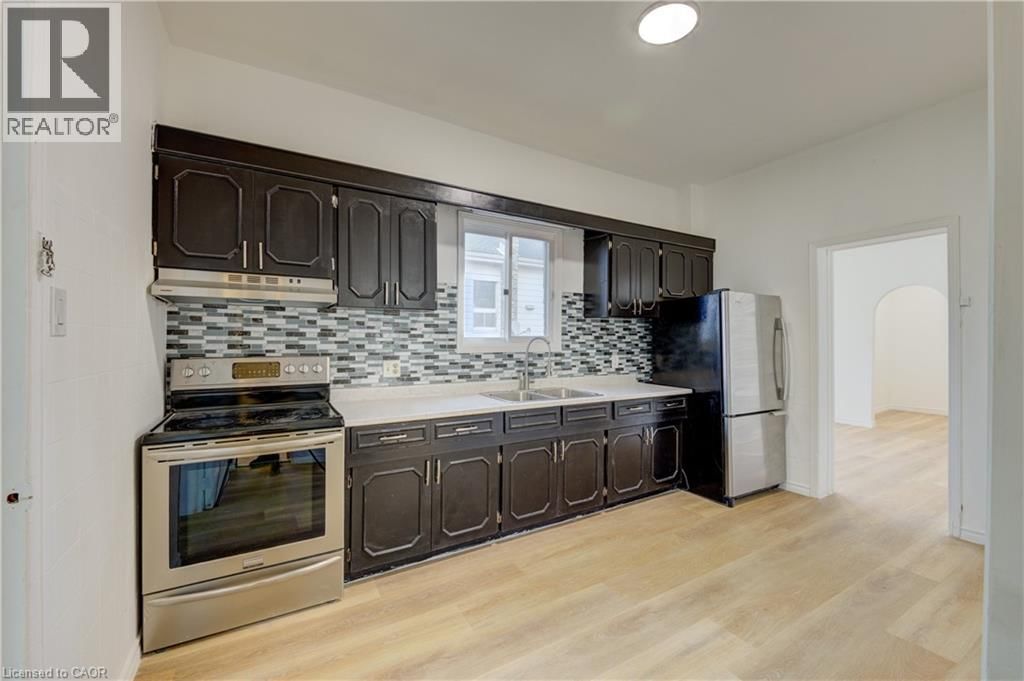 524 SIMCOE STREET Image 20