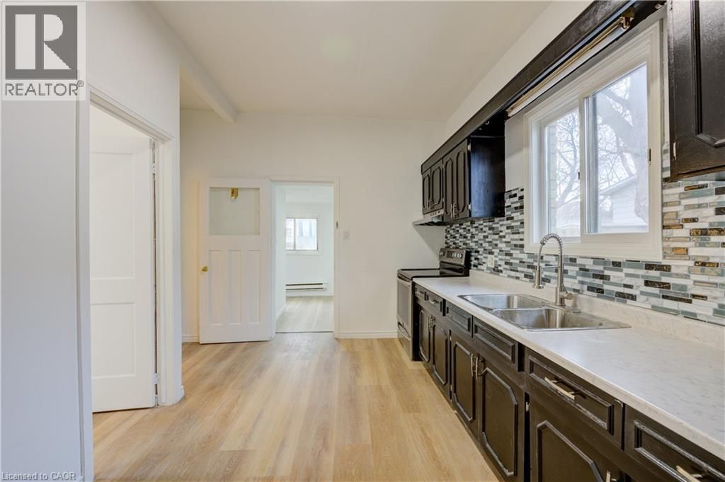 524 SIMCOE STREET Image 21