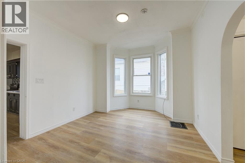 524 SIMCOE STREET Image 25