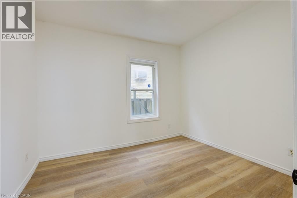 524 SIMCOE STREET Image 28