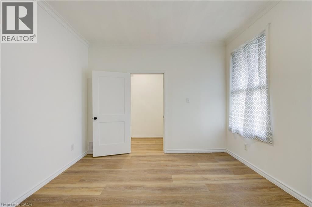 524 SIMCOE STREET Image 33