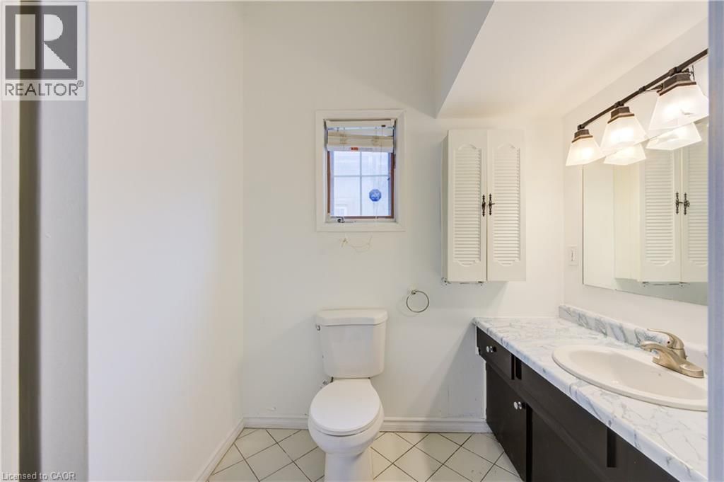 524 SIMCOE STREET Image 34