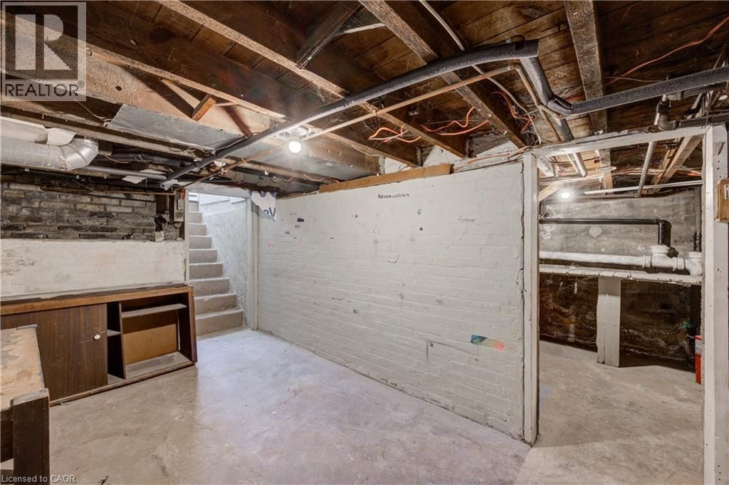 524 SIMCOE STREET Image 37