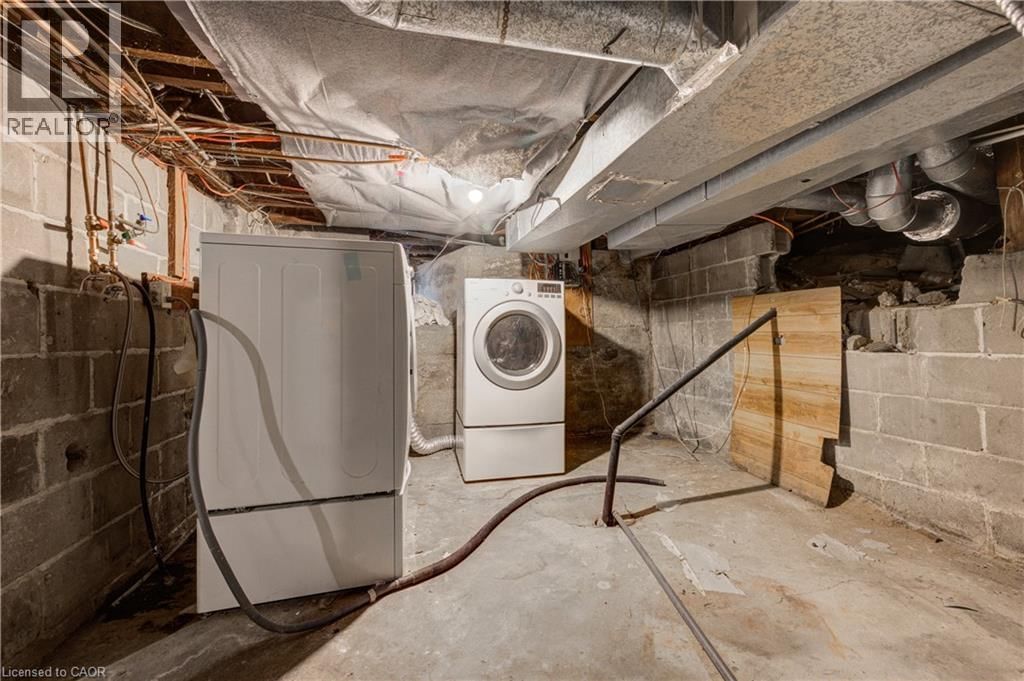 524 SIMCOE STREET Image 39