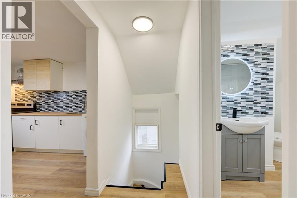 524 SIMCOE STREET Image 4