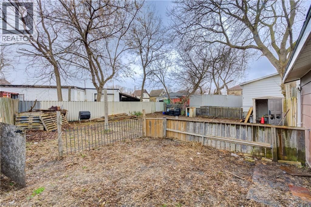 524 SIMCOE STREET Image 42