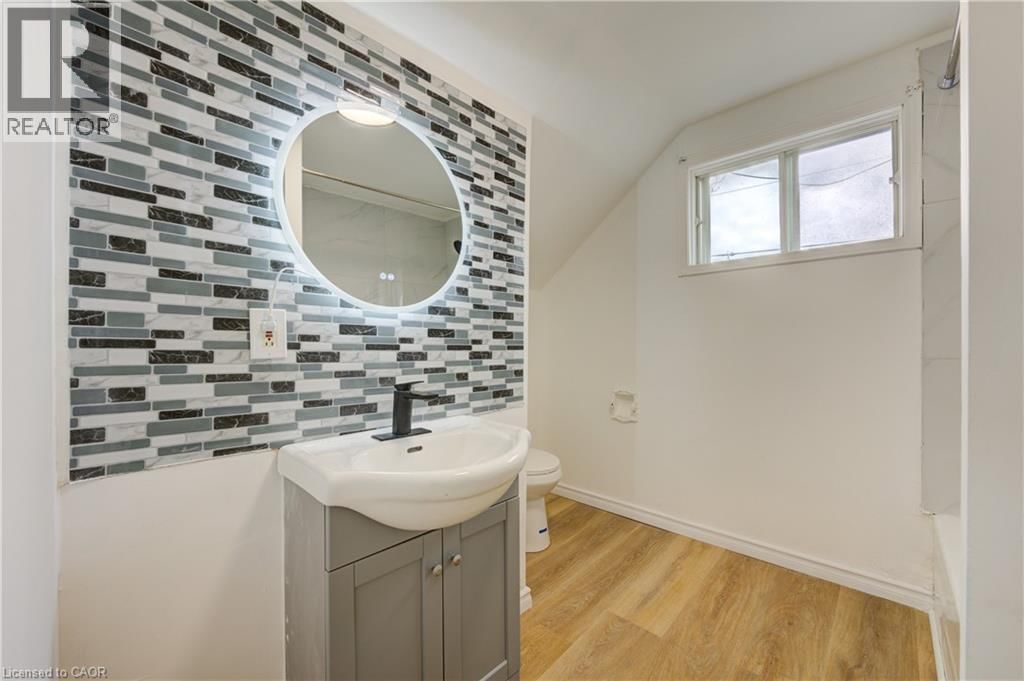 524 SIMCOE STREET Image 5