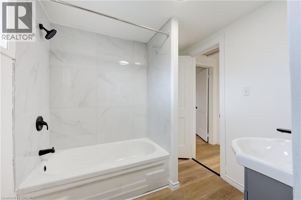 524 SIMCOE STREET Image 7